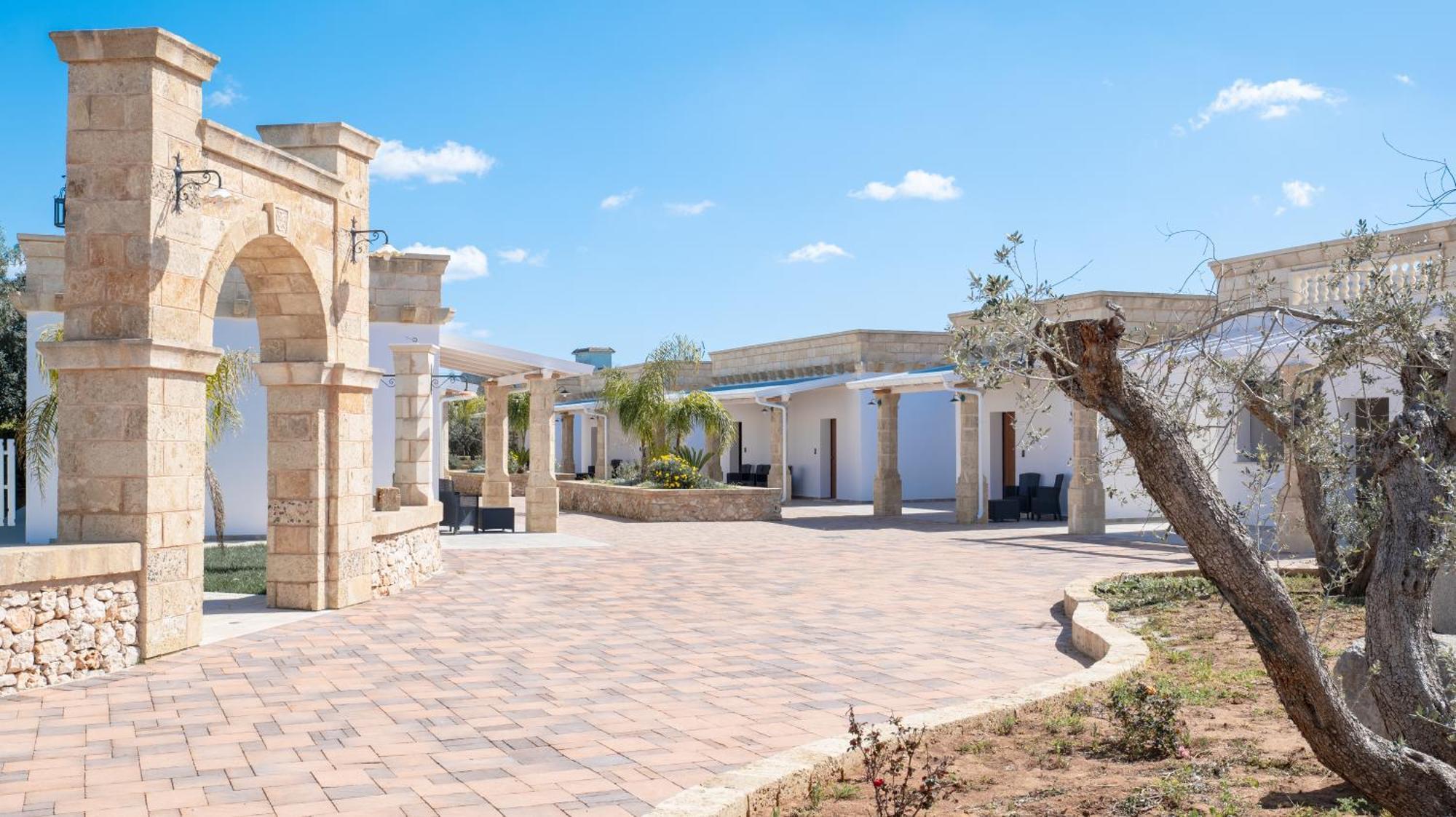 Borgo Specchia Natural Resort Exterior photo